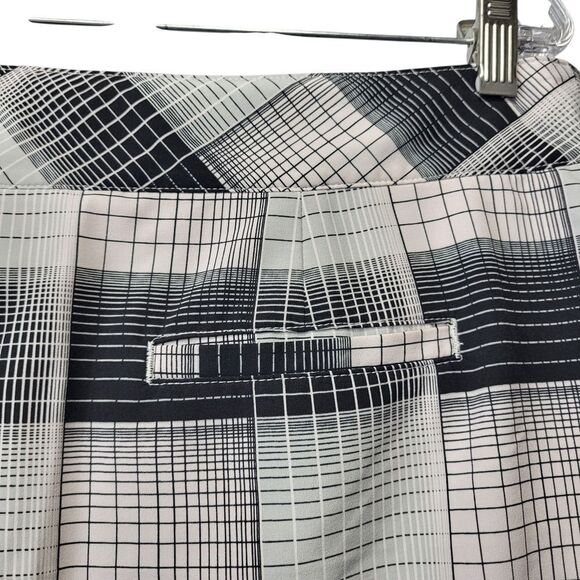 Izod Golf Grid Print Skort, Built-in Shorts Black White, Size 10 - Picture 7 of 10